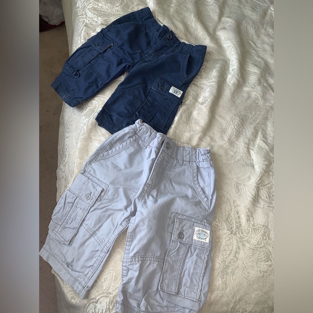 Gap kids cargo shorts ( light gray , navy blue) Both size 7 . Boys